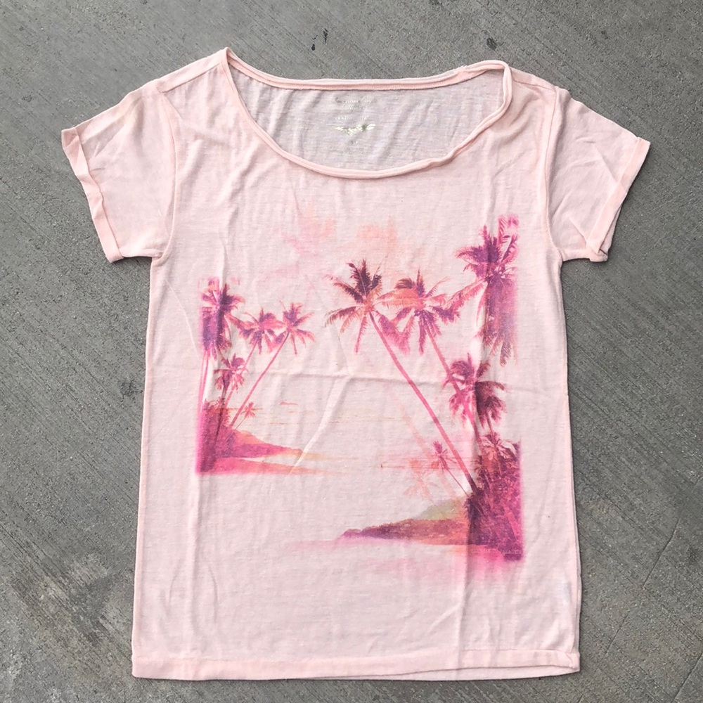 American eagle 🦅 outfitters T-shirt size: S (2)